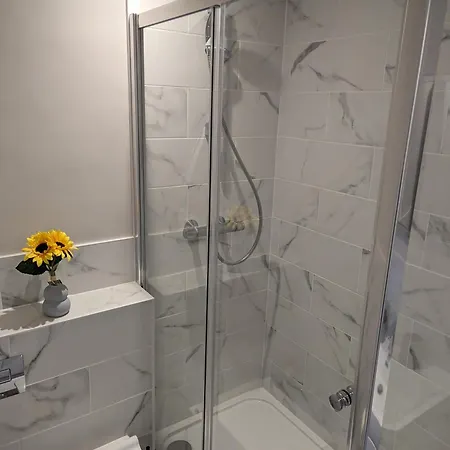 Reading Central - 2 Bed Apt, Free Secure Parking Exterior photo