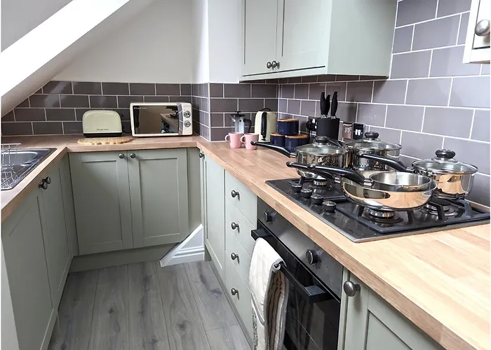Reading Central - 2 Bed Apt, Free Secure Parking