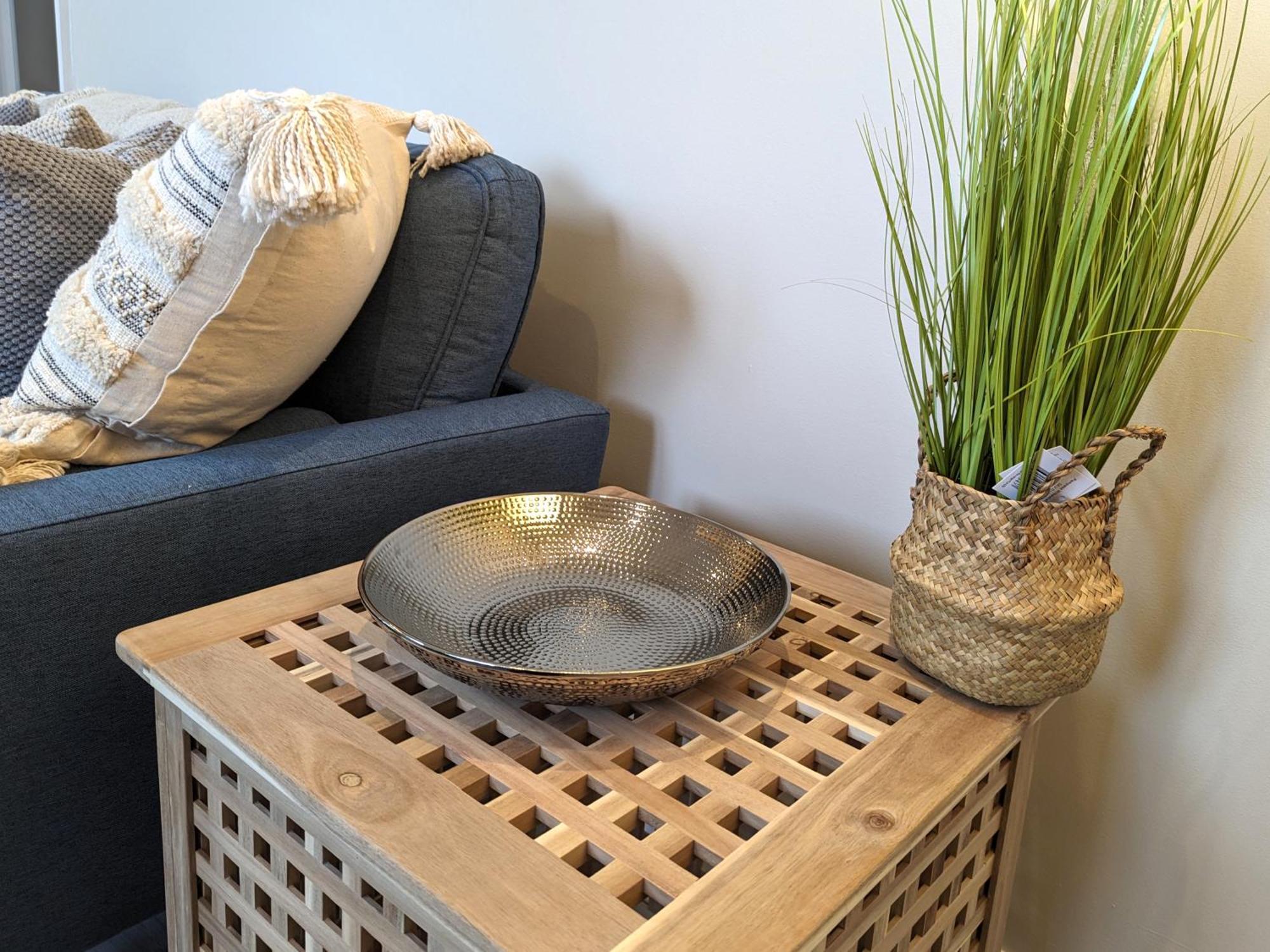 - 2 Bed Apt, Free Secure Parking