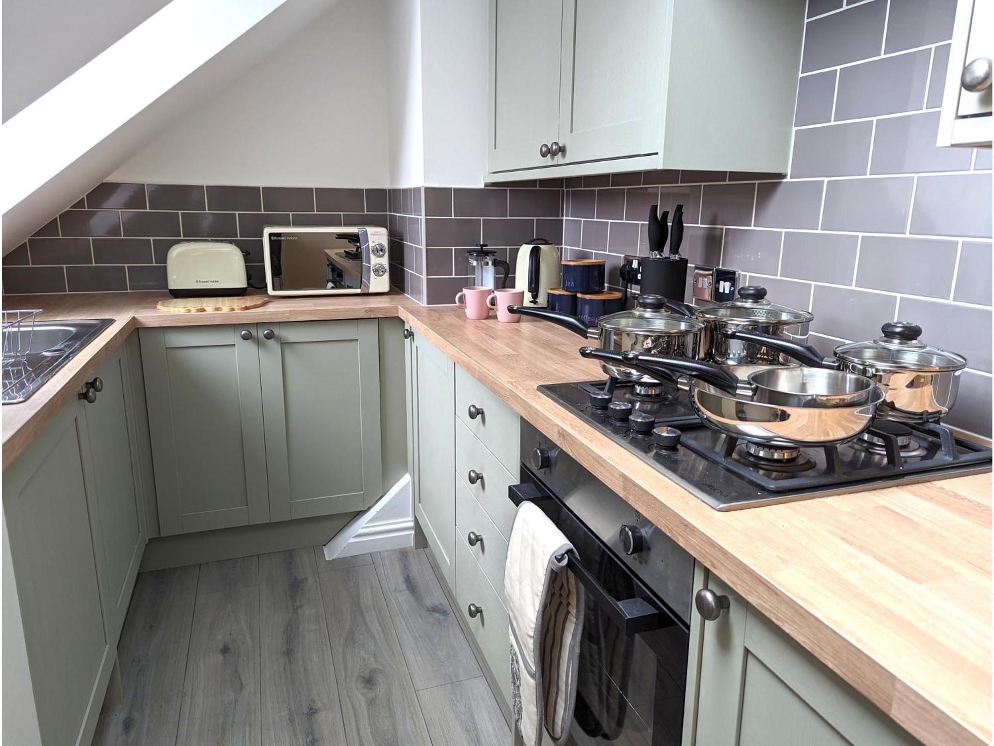 Apartment - 2 Bed Apt, Free Secure Parking Reading