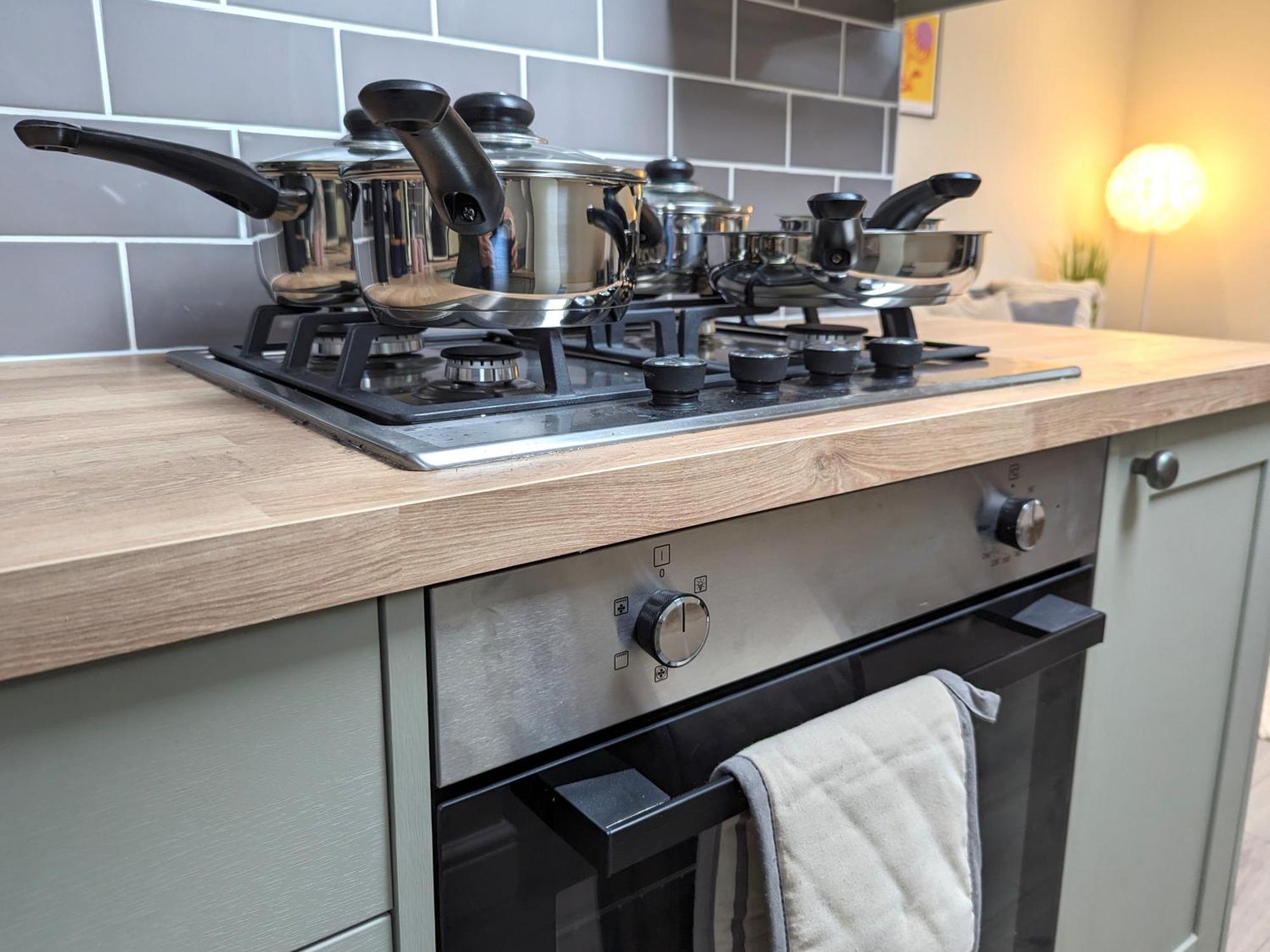 Apartment - 2 Bed Apt, Free Secure Parking