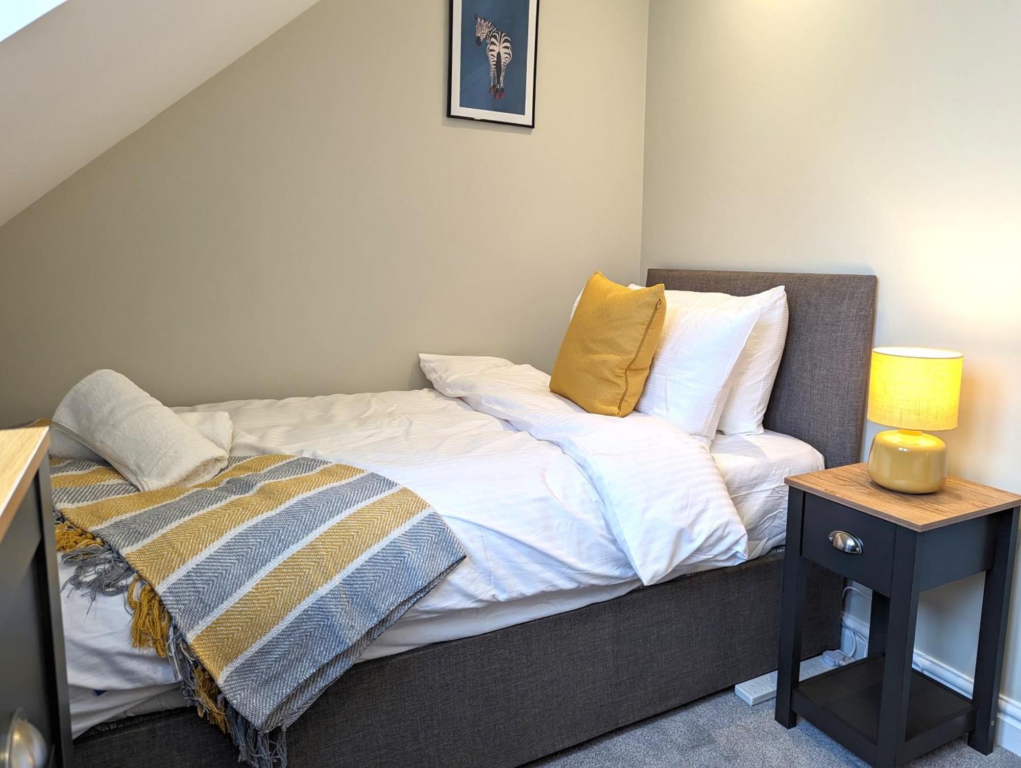Apartment - 2 Bed Apt, Free Secure Parking Reading