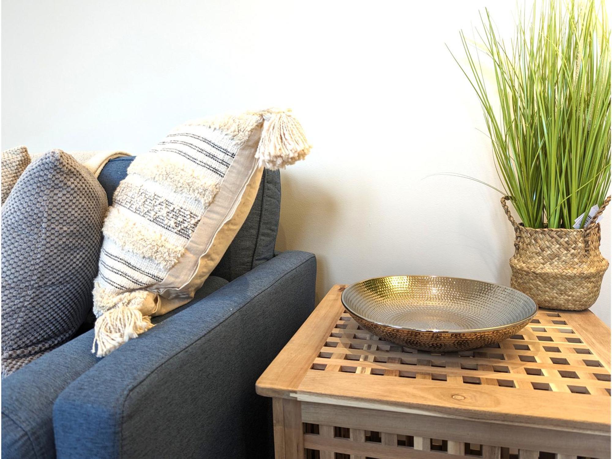 - 2 Bed Apt, Free Secure Parking Reading